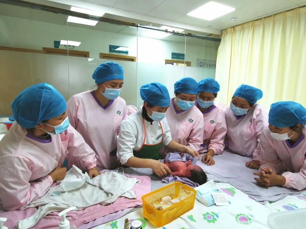 个旧市妇婴监护型护送